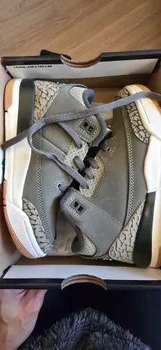TENIS AIR JORDAN 3 RETRO INFANTIL . NA CAIXA NUNCA USADO!