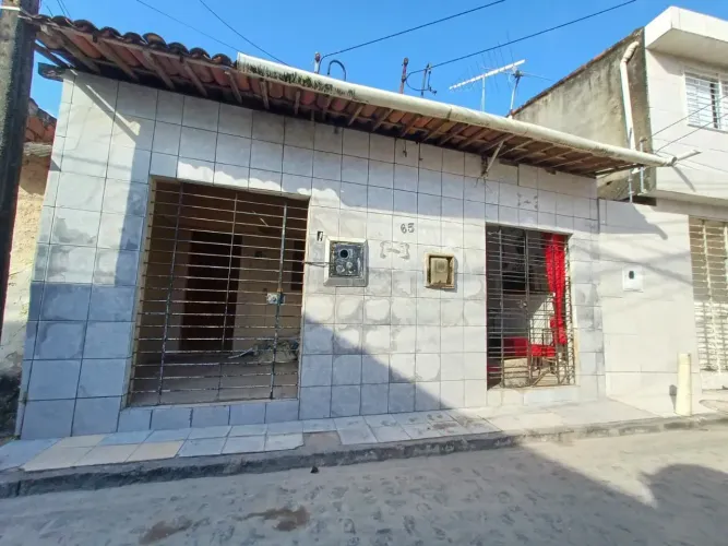 CASAS GEMINADAS À VENDA - MANGUEIRA