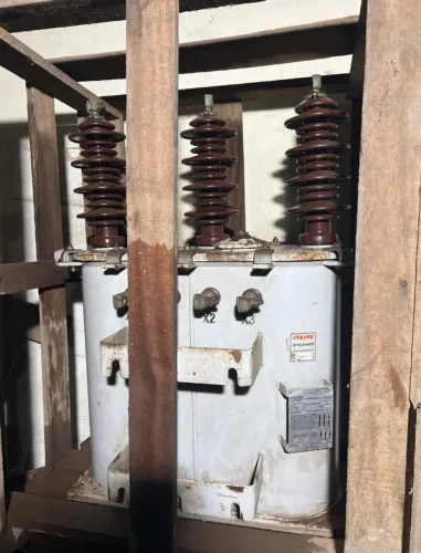 TRANSFORMADOR TRIFÁSICO - 30 KVA DE POTÊNCIA DE TRANSFORMAÇÃO