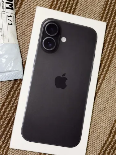 Vendo iPhone 16 preto, 128gb com 7 meses de uso