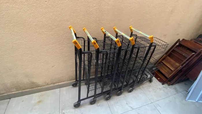 Carrinhos de SuperMercado (100$ a unidade)