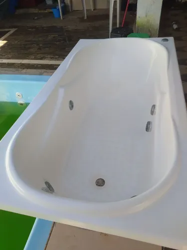 Banheira de hidromassagem em acrílico para 1 pessoa