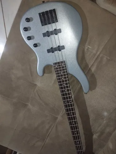 Contrabaixo washburn e cabo 6m