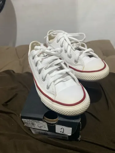 Sapato allstar original infantil tamanho 29,bem conservado usado poucas vezes,60 reais.