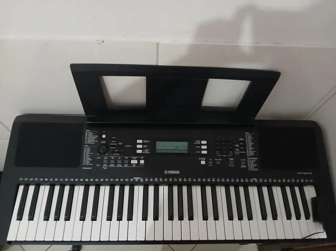 Teclado seminovo