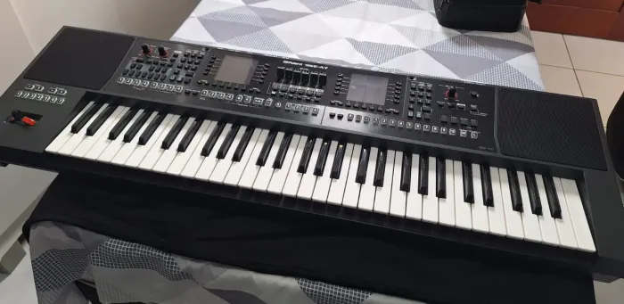 Teclado roland EA7