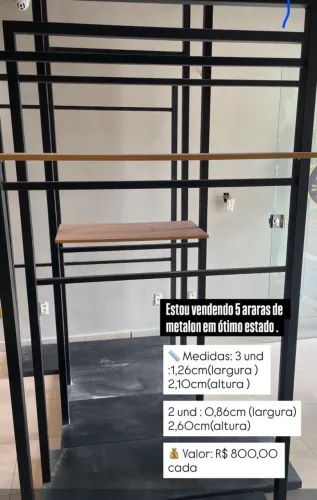 Araras de metalon para roupas em excelente estado.