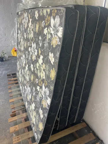 Vendo colchões de casal 200 cada