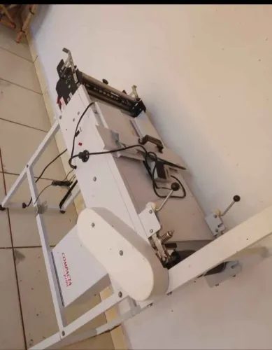 Máquina de fabricar fraudas