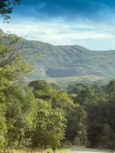 Vende-se terreno em Candeias distrito de Conceição do Mato Dentro