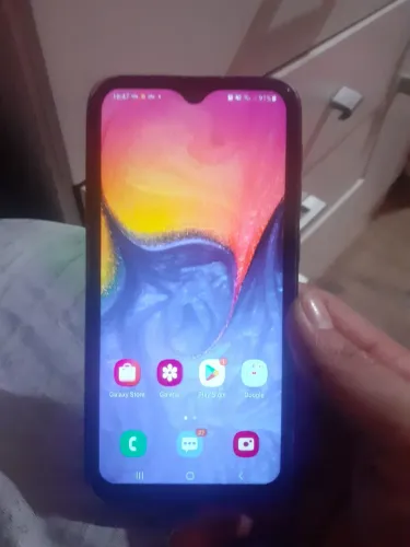 Celular bom tela nova tudo certinho chama no zap *
