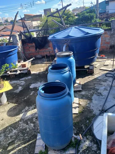 Caixa de agua para criar peixes. Completa