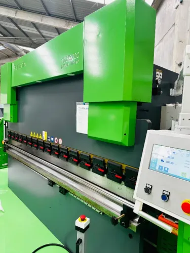 DOBRADEIRA CNC VALENTIN