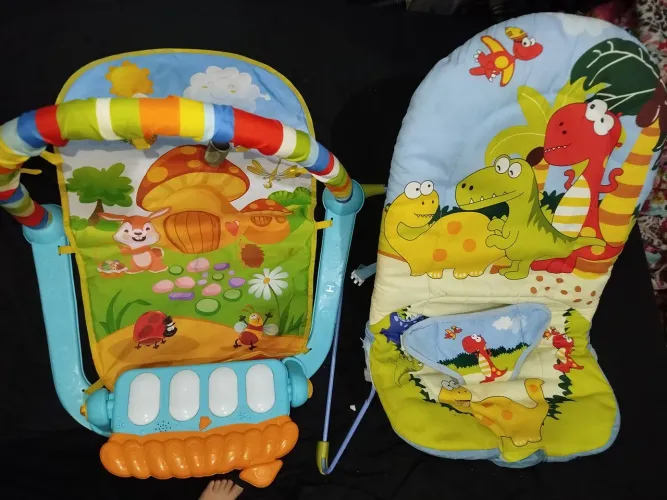 Cadeirinha e tapete de atividades