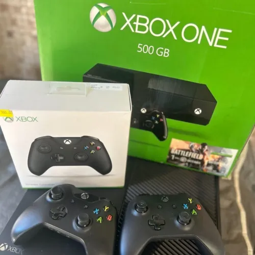 XBOX ONE FAT 500G DOIS CONTROLES ORIGINAIS. 