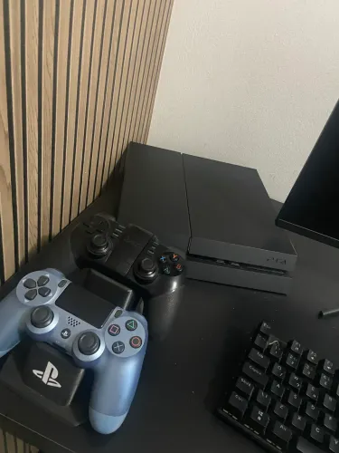 PS4 FAT + 1 controle azul