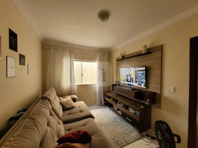 Casa para venda no bairro Jardim Holanda.