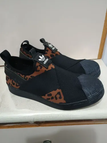 Tênis Adidas semi novo