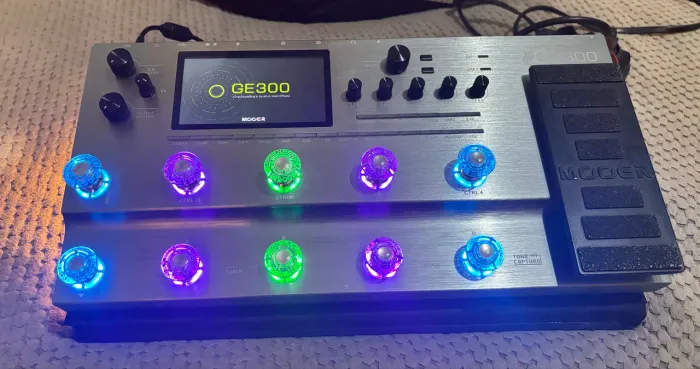 Vendo uma pedaleira Moier GE300 (Não aceito troca )