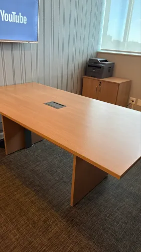 Mesa de reunião - 2,00 x 1,00 - 6 a 8 lugares