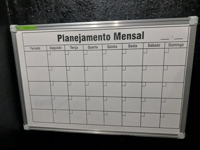 Quadro Lousa Planejamento Mensal com Moldura de Alumínio (Excelente Estado)