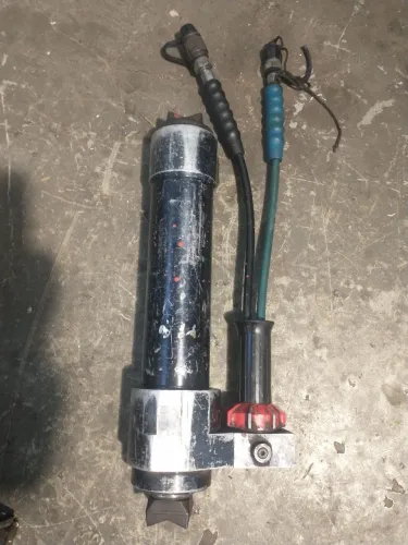 Cilindro hidráulico esticador .