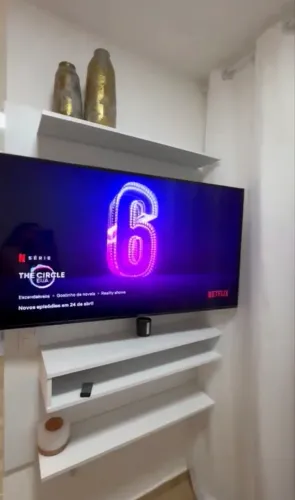 Painel de TV branco 
