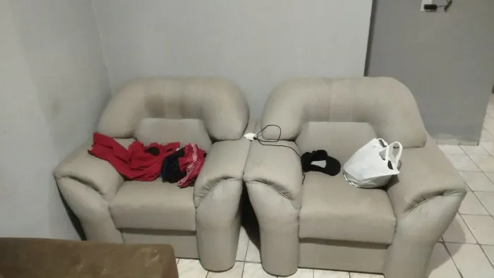 poltronas para vender ou trocar por dinheiro, 600$ pra vim buscar, poltrona toda em linho!
