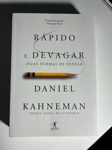 Livro Rápido e Devagar, de Daniel Kahneman
