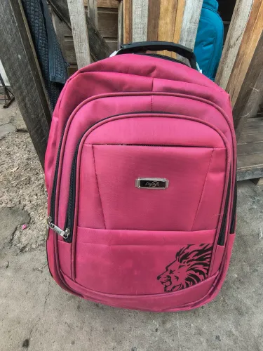Mochila Reforçada Ayayi Rosa C/ Compartimento Notebook <br>R$80,00