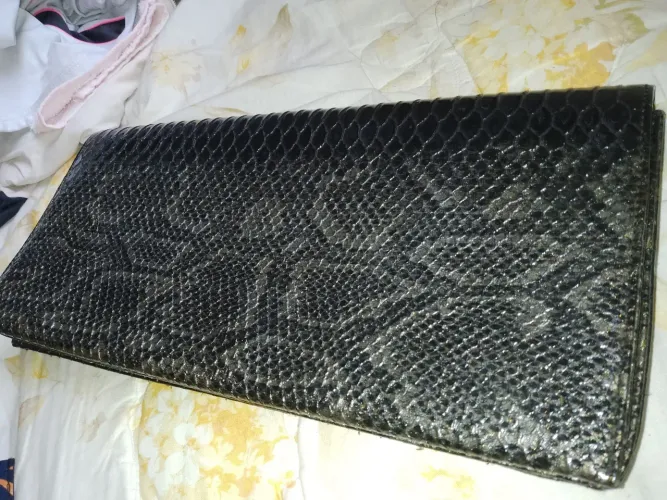 Carteira de couro de cobra