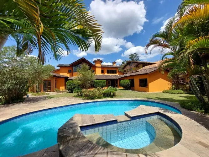 CASA 80 % TÉRREA, CONDOMÍNIO NO MIOLO DA GRANJA VIANA.