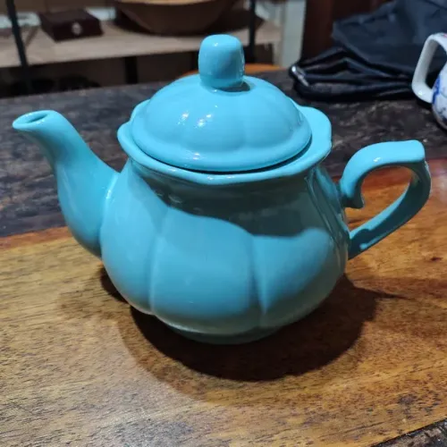 Antigo bule azul com trava dupla (trava baioneta)