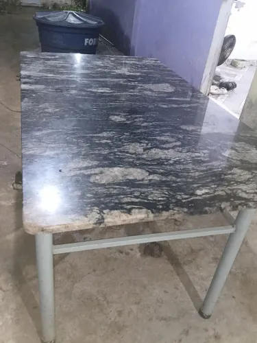 Mesa de mármore grande