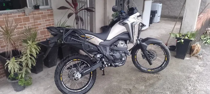 Vendo ,,, moto muito nova