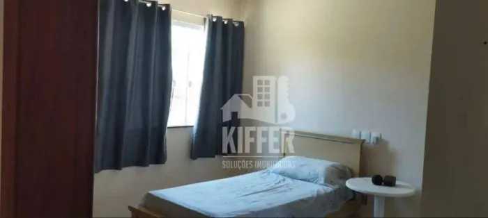 Vendo casa nova, construída há cerca de 3 anos, muito bonita, arejada e localizada em um t