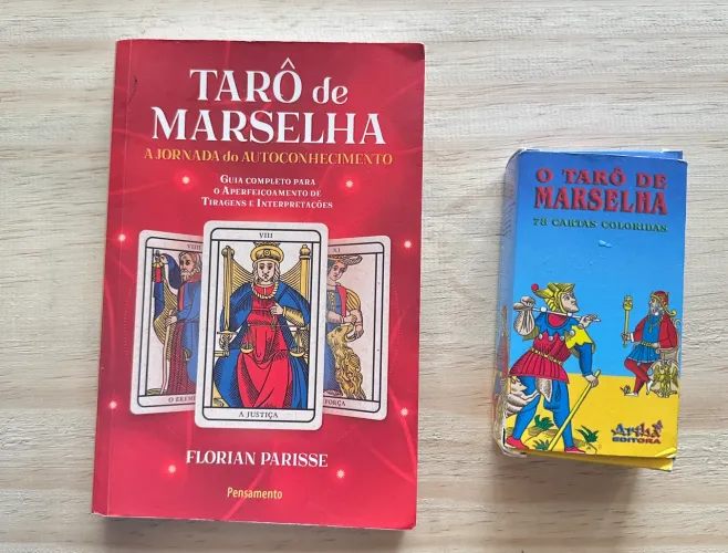Vendo Tarot de Marselha: baralho e livro