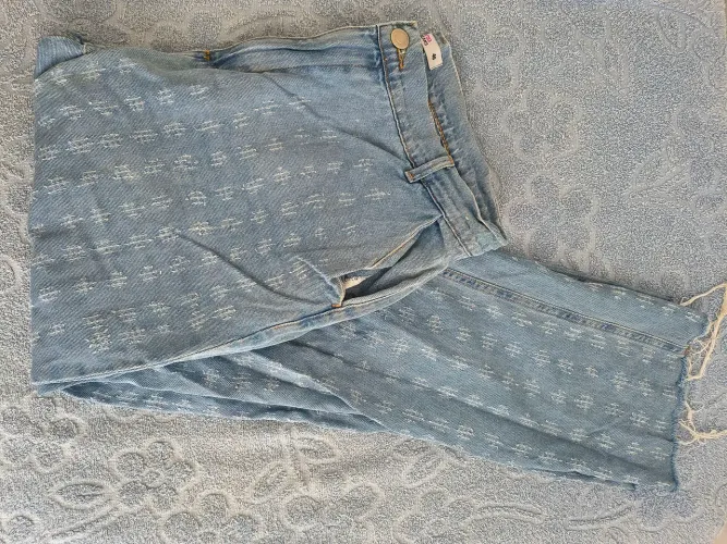 Calça Jeans Lavagem Clara com Texturas sem Lycra