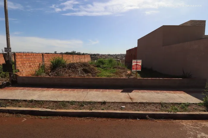 A Imobiliária Perez oferece à você mais uma ótima oportunidade de terreno para venda em Lo