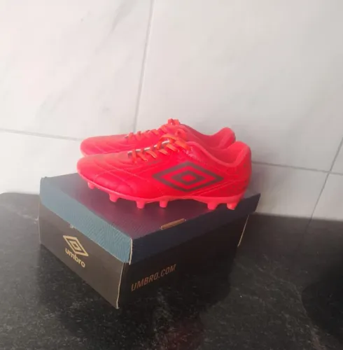 Chuteira Umbro