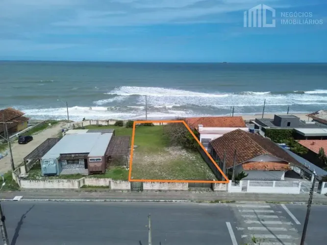 Terreno frente mar (pé na areia) | Salinas - Bal. Barra do Sul/SC