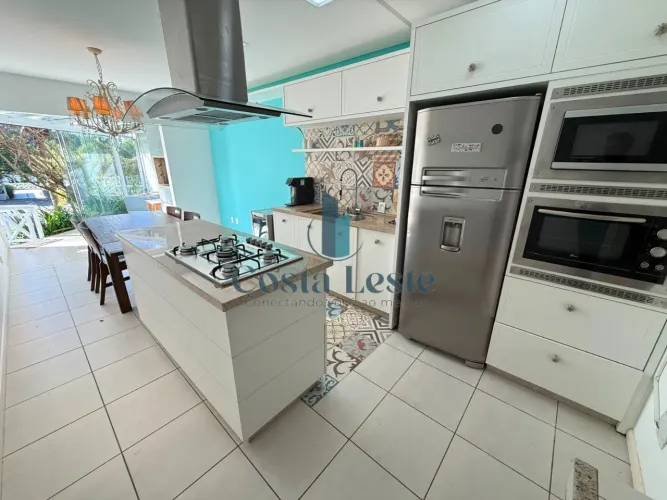 Excelente casa em condomínio fechada na beira da Lagoa