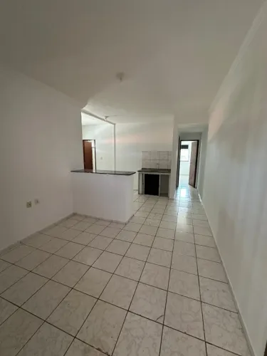 Alugo Apartamento na Parquelândia: R$ 1.200,00. Whatsapp: *90