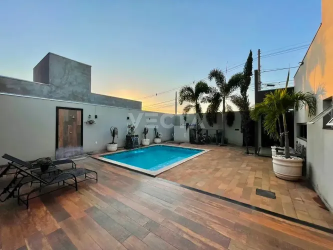 Lago Sul Casa porteira fechada com 2 suítes, piscina e energia solar
