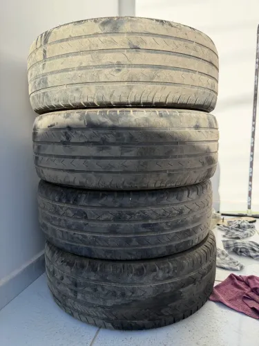 Pneu semi