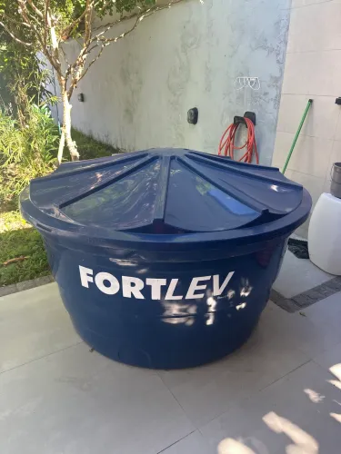Caixa de 1000 L fortlev usada 01 vez 