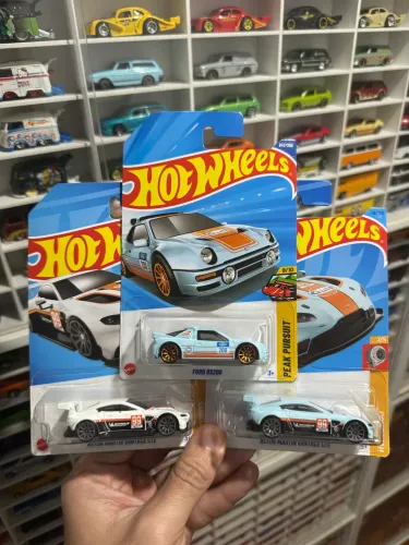 Hot Wheels Gulf - Aston Martin ? Ford Rs2000 R$40,00 Cada