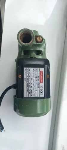 Vendo bomba d'água 220 volts. Obs. Esta com defeito , mas ainda está em garantia da loja