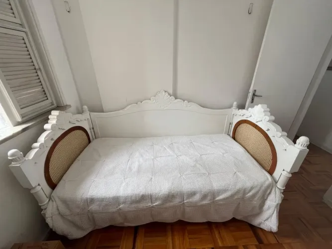 Cama infantil madeira trabalhada 