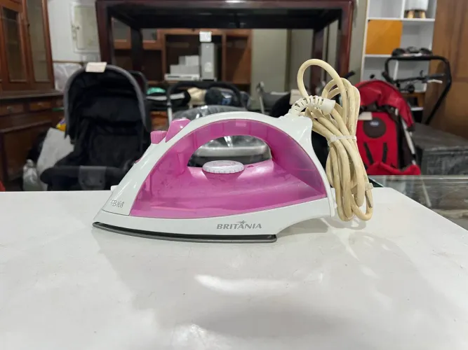 Ferro de Passar Roupa a Seco e Vapor FB168 Britânia 127v